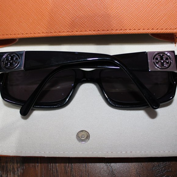Tory Burch Sunglasses with case - Prescription frames currently - Picture 10 of 11
